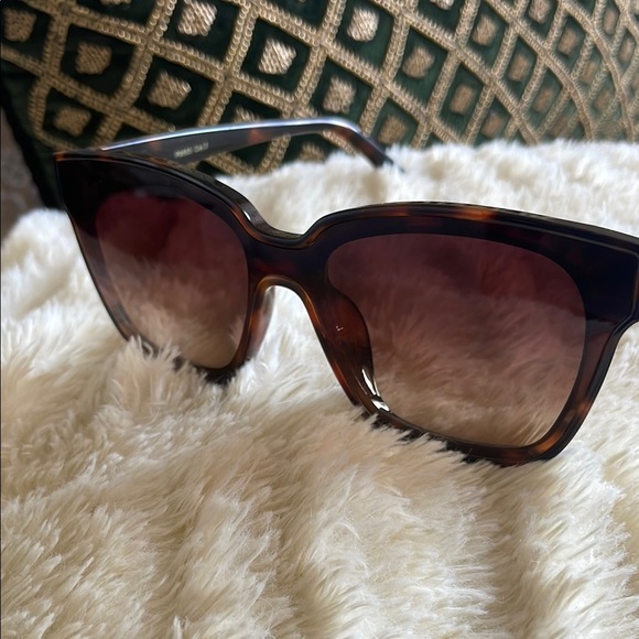 Tortoise Shell Sunglasses - Picture 2 of 8
